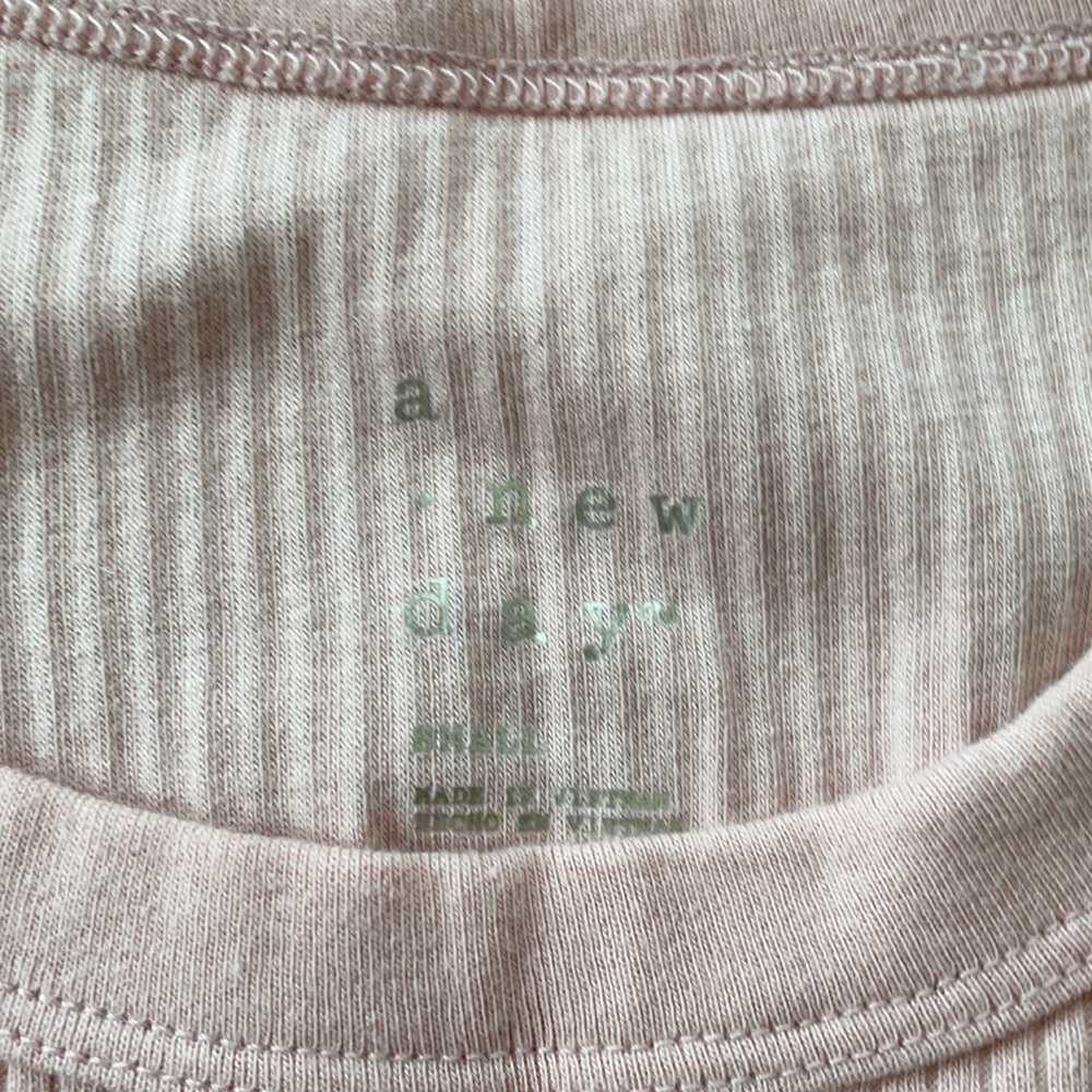 Pink ribbed tee - Picture 3 of 3